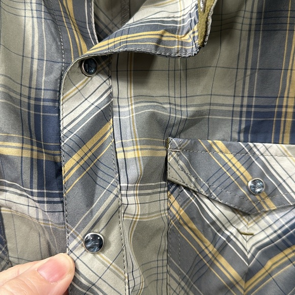 Kuhl Eluxur plaid button down shirt size small - Picture 10 of 10